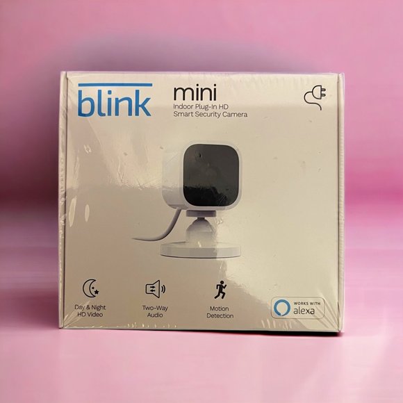Blink Mini – Compact indoor plug-in smart security camera, 1080p HD video - Picture 6 of 11